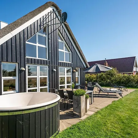 Lovely With Fantastic Views, Fenced Grounds, And A Wilderness Bath