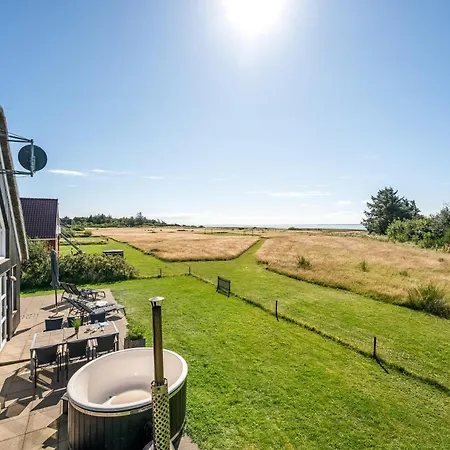 Lovely With Fantastic Views, Fenced Grounds, And A Wilderness Bath Semesterbostad *