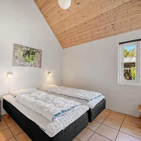 Lovely With Fantastic Views, Fenced Grounds, And A Wilderness Bath