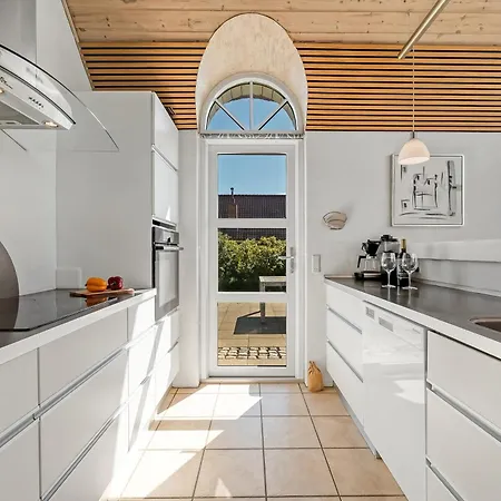 Lovely With Fantastic Views, Fenced Grounds, And A Wilderness Bath,