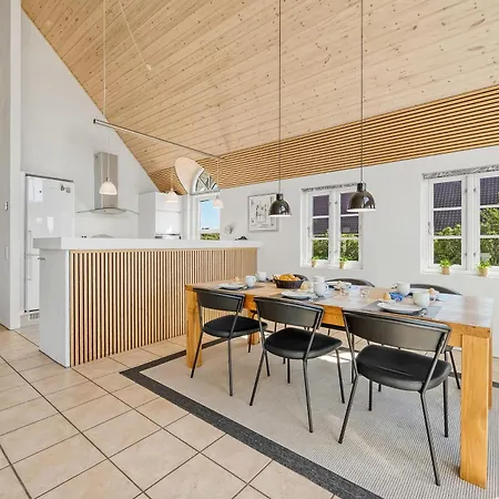 Lovely With Fantastic Views, Fenced Grounds, And A Wilderness Bath Semesterbostad *