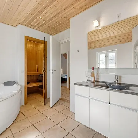 Lovely With Fantastic Views, Fenced Grounds, And A Wilderness Bath, Skjern