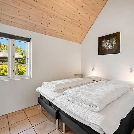 Semesterbostad Lovely With Fantastic Views, Fenced Grounds, And A Wilderness Bath