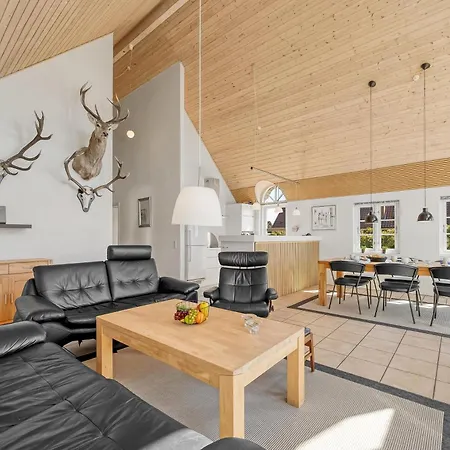 Lovely With Fantastic Views, Fenced Grounds, And A Wilderness Bath Semesterbostad Skjern