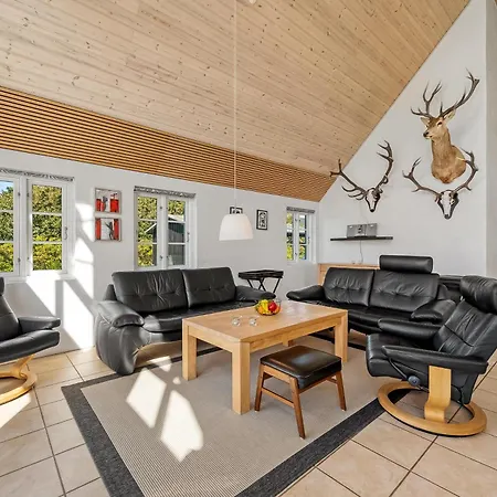 Semesterbostad Lovely With Fantastic Views, Fenced Grounds, And A Wilderness Bath Skjern