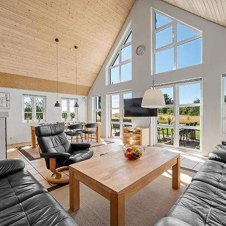 Lovely With Fantastic Views, Fenced Grounds, And A Wilderness Bath Skjern