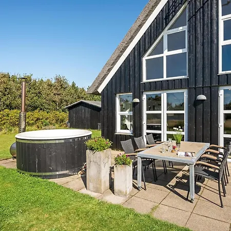 Lovely With Fantastic Views, Fenced Grounds, And A Wilderness Bath