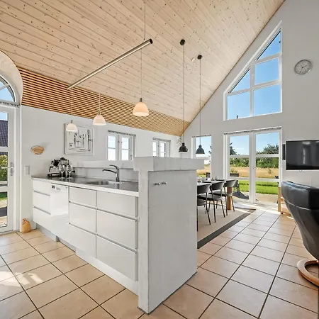 Lovely With Fantastic Views, Fenced Grounds, And A Wilderness Bath Semesterbostad Skjern