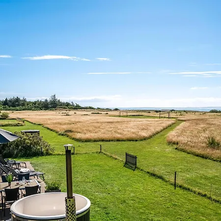 Lovely With Fantastic Views, Fenced Grounds, And A Wilderness Bath Semesterbostad Skjern